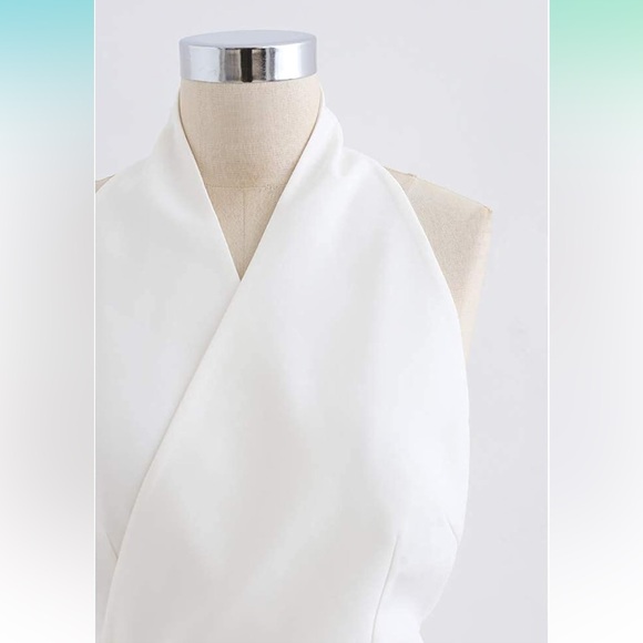 Chicwish White Sleeveless Crop Top - Picture 3 of 6